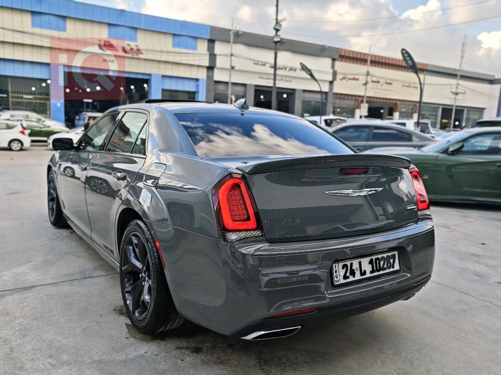 کرایسلەر 300